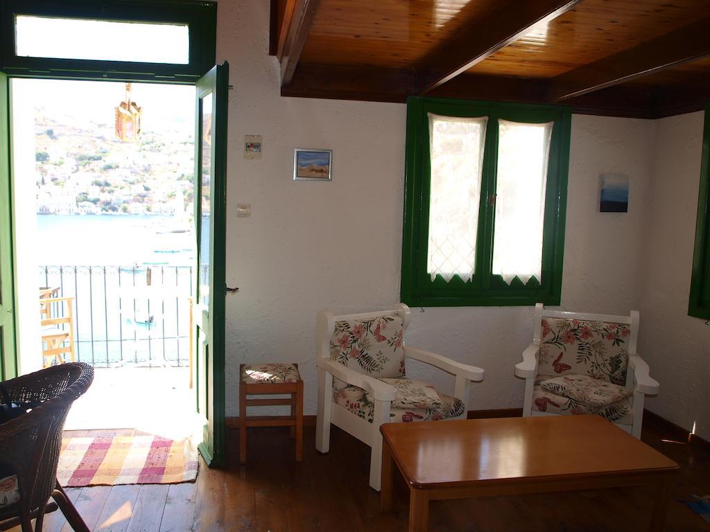 Marina Studios Symi Habitación foto